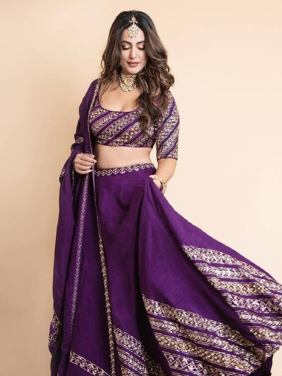 पर्पल लहंगे में हिना खान के देसी लुक्स