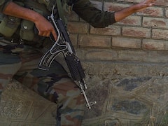 जम्मू-कश्मीर के कुलगाम में सुरक्षाबलों के साथ हुए एनकाउंटर में दो आतंकी ढेर, एक ने किया सरेंडर