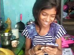 लड़की ने 1.2 लाख रुपए में बेचे 12 आम, ऑनलाइन क्लास के लिए खरीदा फोन