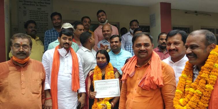 BJP Poonam Maurya becomes District Panchayat President unopposed in Varanasi uttar pradesh ANN वाराणसी में BJP की पूनम मौर्या निर्विरोध बनीं जिला पंचायत अध्यक्ष, सपा प्रत्याशी का नामांकन खारिज