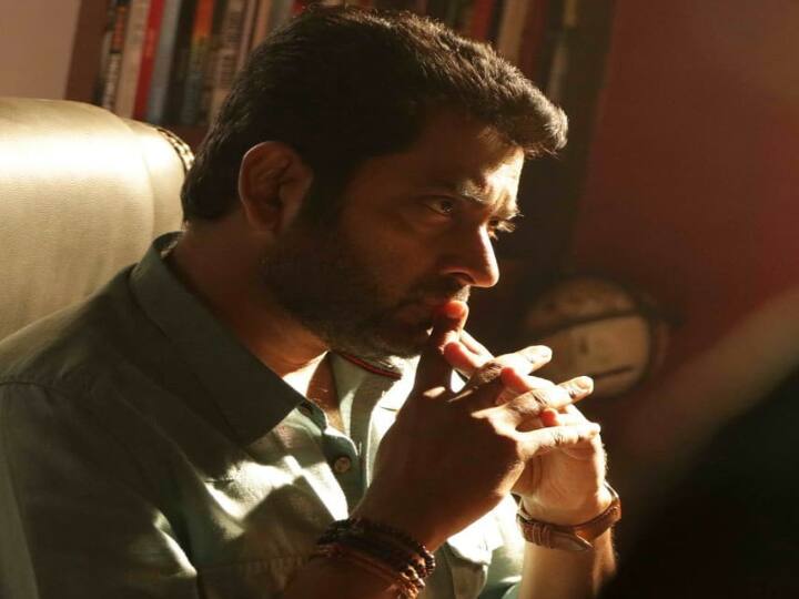 அடூர் கோபாலகிருஷ்ணனின் நிழல்கூத்து  திரைப்படம் மூலம் மலையாள சினிமாவில்  அறிமுகமானார்