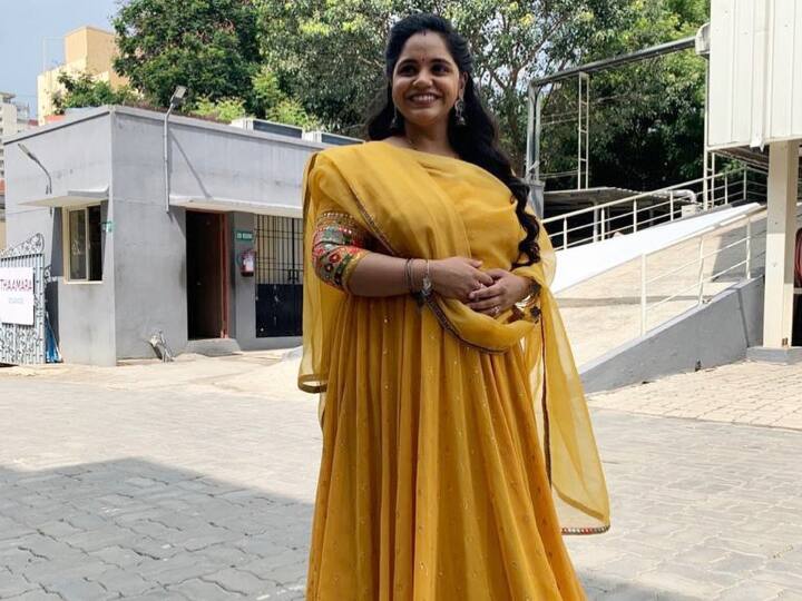 கர்நாடக கிளாசிக்கல் மற்றும் ஃபிலிம் மியூசிக் ஆகியவற்றில் தேர்ச்சி பெற்றவர்