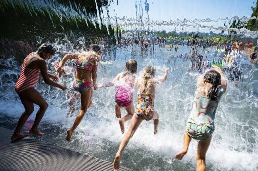 Strong heat increased difficulties in Canada, temperature reached 49.5 degrees Global Warming Effects: कनाडा में तेज गर्मी ने बढ़ाई मुश्किलें, 49.5 डिग्री पर पहुंचा तापमान