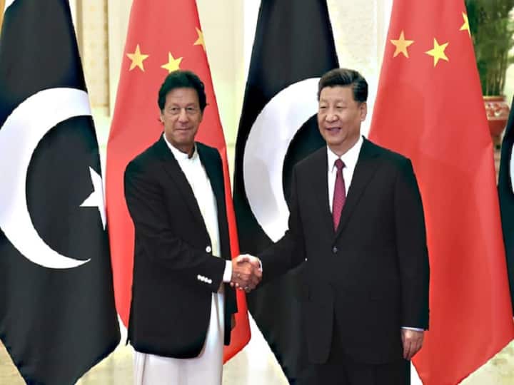 Pakistan Prime Minister Imran Khan says his country under under pressure from US western powers over close ties with China बीजिंग को खुश करने में कोई कसर नहीं छोड़ रहे PM इमरान खान, बोले- चीन से दोस्ती तोड़ने के लिए अमेरिका का दबाव