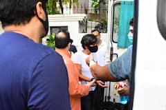 Raj Kaushal Last Rites:স্বামী রাজ কৌশলের শেষযাত্রায় নিজেকে সামলাতে পারলেন না মন্দিরা বেদি