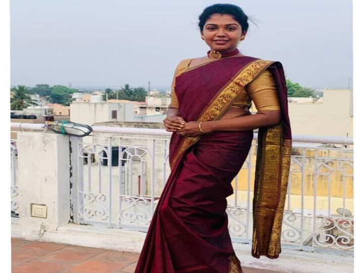 கனிகளும் இதழ்களை தேடுதே வளையலும் கவிதைகள் பாடுதே