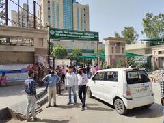 नोएडा में कोरोना वैक्सीन की कमी, दो दिनों से ठप पड़ा है वैक्सीनेशन अभियान, लोग परेशान