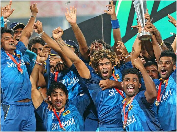 2014 में टी20 विश्व कप का आयोजन बांग्लादेश में हुआ था. इस बार भारत और श्रीलंका की टीमें फाइनल में पहुंची थीं. वहीं फाइनल में भारत को हार का सामना करना पड़ा था और श्रीलंका ने 6 विकेट से जीत दर्ज की थी.