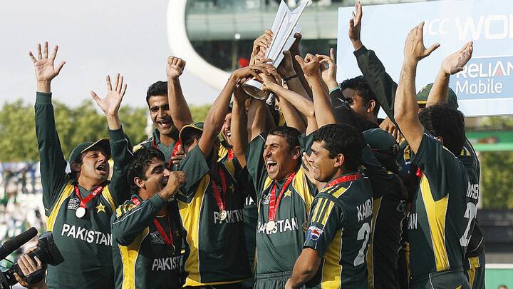 पाकिस्तान ने हालांकि 2007 की हार से उबरने में ज्यादा वक्त नहीं लिया. 2009 में खेले गए वर्ल्ड कप फाइनल में पाकिस्तान ने श्रीलंका को 8 विकेट से मात दी. इसके साथ ही पाकिस्तान 17 साल के लंबे अंतराल बाद कोई आईसीसी टूर्नामेंट अपने नाम करने में कामयाब रहा.