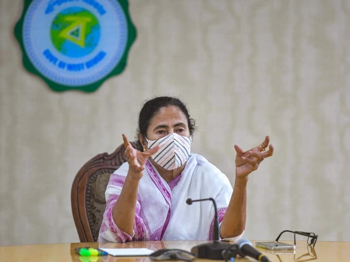 Centre seeks report from West Bengal government on fake vaccination camps,  Mamata Banerjee wonders if BJP has role in holding them केंद्र ने फर्जी कोविड टीकाकरण शिविरों के मामले में बंगाल सरकार से मांगी रिपोर्ट, CM ममता बनर्जी ने जताई नाराजगी