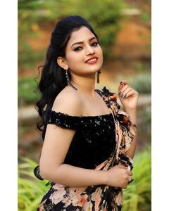 In Pics : 'शालू'चा हटके अंदाज, राजेश्वरी खरातचा नवा लूक व्हायरल...