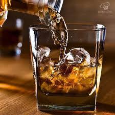 ਇਸ ਨੂੰ ਕਿਸੇ ਸ਼ਹਿਰ ਦੇ ਨਾਂ ਨਾਲ ਕਿਉਂ ਜਾਣਿਆ ਜਾਂਦਾ ਹੈ ਤੇ ਕਿਸੇ ਹੋਰ ਸ਼ਹਿਰ ਦੇ ਨਾਂਅ 'ਤੇ ਪੈੱਗ ਦਾ ਨਾਂ ਕਿਉਂ ਨਹੀਂ ਹੈ? ਤਾਂ ਅੱਜ ਅਸੀਂ ਤੁਹਾਨੂੰ ਦੱਸਣ ਜਾ ਰਹੇ ਹਾਂ ਕਿ ਕਿਵੇਂ ਇਸ ਦਾ ਨਾਂ ਪਟਿਆਲਾ ਪੈੱਗ ਪਿਆ ਤੇ ਕੀ ਹੈ ਇਸ ਦੀ ਖ਼ਾਸੀਅਤ...