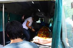 Raj Kaushal Last Rites: पति के अंतिम संस्कार में शामिल मंदिरा बेदी की दर्द भरी तस्वीरें, खुद को संभाल भी नहीं पा रही हैं ये एक्ट्रेस