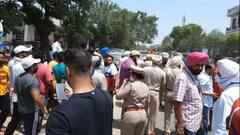 ਕਿਸਾਨਾਂ ਨੇ ਘੇਰਿਆ ਕਾਂਗਰਸੀ ਮੰਤਰੀ ਧਰਮਸੋਤ, ਪੁਲਿਸ ਨੇ ਬੜੀ ਮੁਸ਼ੱਤਕ ਨਾਲ ਕੱਢਿਆ