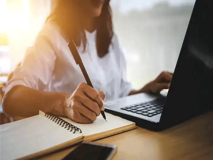 How much balance is in your PF account find out in minutes by these 4 ways PF BALANCE: आपके पीएफ खाते में है कितना बैलेंस, इन 4 तरीकों से मिनटों में पता करें