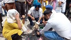 ਡਾਕਟਰਾਂ ਦਾ ਪੇਅ ਕਮਿਸ਼ਨ ਖਿਲਾਫ ਅਨੌਖਾ ਪ੍ਰਦਰਸ਼ਨ, ਖਜ਼ਾਨਾ ਮੰਤਰੀ ਦੀ ਅਰਥੀ ਫੂਕ ਚੁਗੇ ਫੁੱਲ