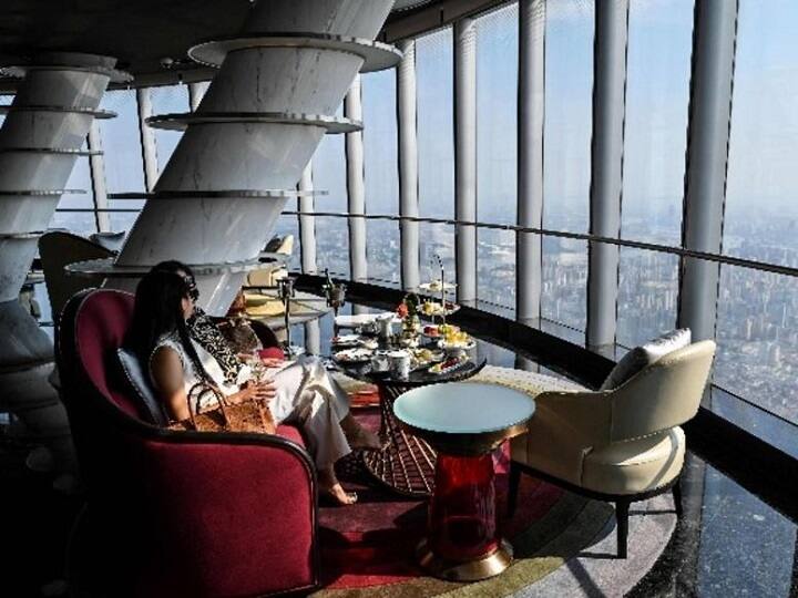 இந்த ஹோட்டலில் குறைந்தபட்சமாக ரூ.35ஆயிரத்துக்கும் ரூம்கள் சில உள்ளன.