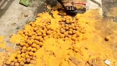 Ayodhya: प्रसाद चढ़ाने पर रोक लगाने को लेकर नाराजगी, Hanuman Garhi के प्रवेश द्वार पर लगाया ताला