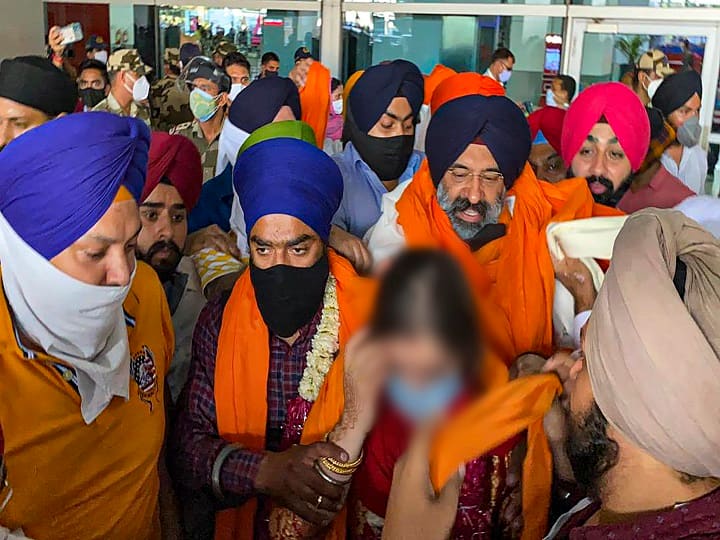 Kashmir Forced Conversion Sikh Girl Confesses About Willingly Changing Religion To Islam Twist In J&K Conversion Row: Sikh Girl Confesses About Willingly Reverting To Islam | Watch Video