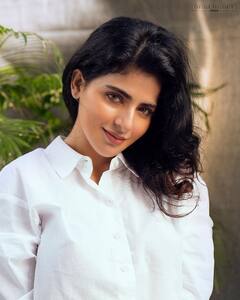 Iswarya Menon pics: வெள்ளை சட்டையில் மிளிரும் ஐஸ்ஸ்ஸ்ஸ்...!