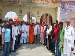 मंदिर में मुस्लिम दानदाता का नाम देख भड़के हिंदूवादी संगठनों के लोग, तोड़ी दी नाम पट्टिका