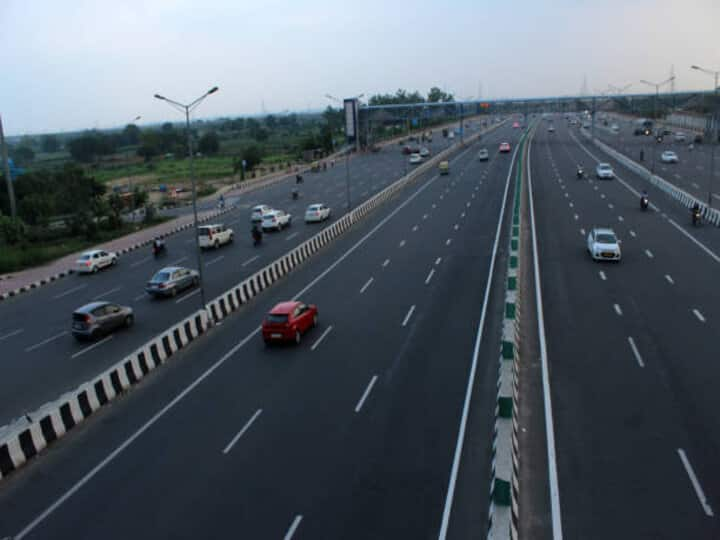 NHAI plans to build EV charging stations along with national highways and food courts NHAI ने बनाई EV चार्जिंग स्टेशनों को बनाने की योजना, साथ ही बनेंगे राष्ट्रीय राजमार्ग और फूड कोर्ट