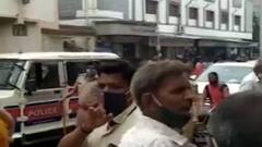 Surat: નવા શાકમાર્કેટમાં વેપારીઓનો હોબાળો, વિક્રેતાઓએ બેસવા મુદ્દે કરી બબાલ,જુઓ વીડિયો