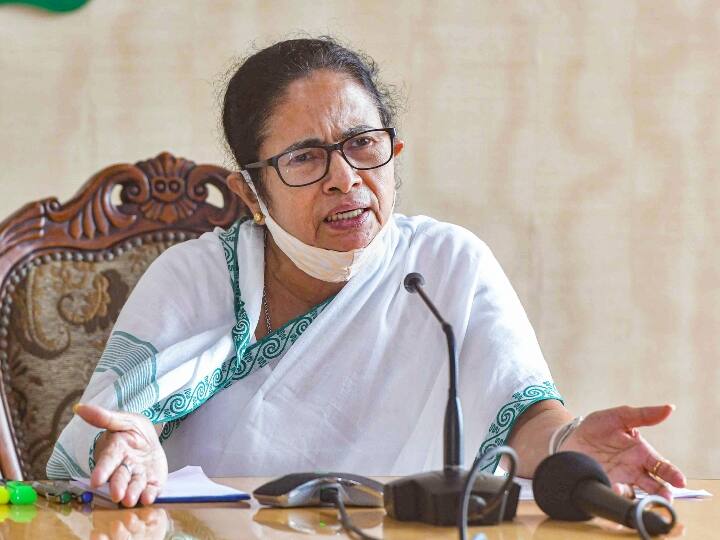 West Bengal CM Mamata Banerjee writes to PM Modi requesting to reduce taxes on petrol and diesel पेट्रोल-डीजल की बढ़ती कीमतों को लेकर सीएम ममता ने पीएम मोदी को लिखी चिट्ठी, टैक्स घटाने की मांग की