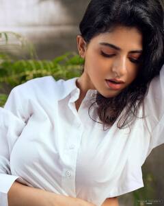 Iswarya Menon pics: வெள்ளை சட்டையில் மிளிரும் ஐஸ்ஸ்ஸ்ஸ்...!