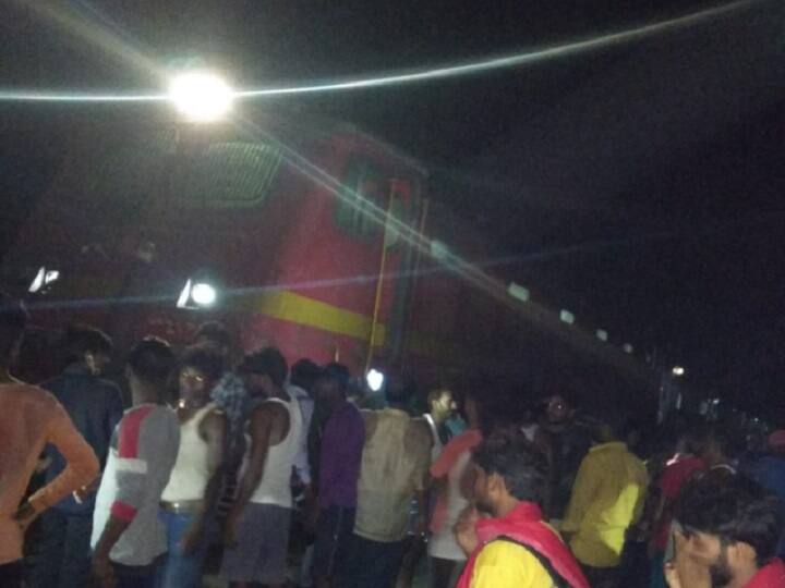 पटना-गया रेलखंड पर पलामू एक्सप्रेस से टकराया अनाज लदा ट्रक, वाहन के उड़े परखच्चे