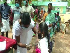 நீலகிரி : நாட்டிலேயே பழங்குடிகளுக்கு 100 சதவீதம் தடுப்பூசி செலுத்திய முதல் மாவட்டம் நீலகிரி : சாதித்தது எப்படி?