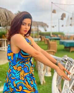 Nehha Pendse | 'गोरी मेम' नेहा पेंडसेच्या दिलेखेचक अदा, पाहा फोटो