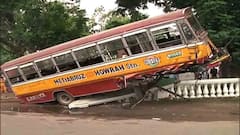 Red Road Accident: ফোর্ট উইলিয়মের পাঁচিল ভাঙল বেপরোয়া মিনিবাস, মৃত ১