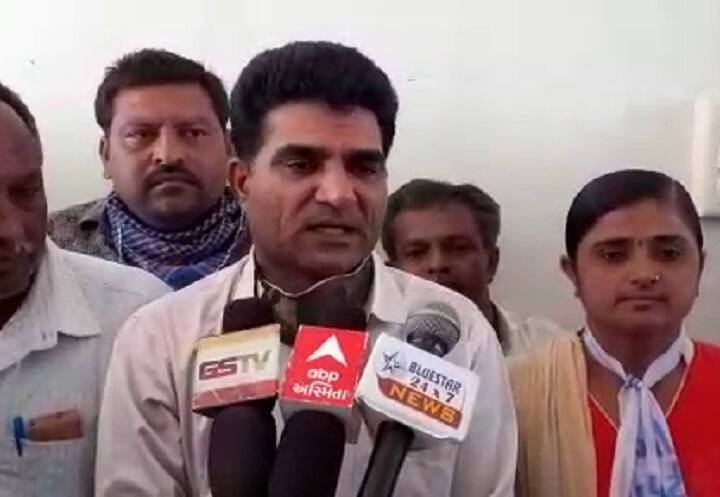 Kamalam protest case : Isudan Gadhvi and other leaders free from jail after got bail from Gandhinagar court 'ગુજરાતમાં પેપર ફોડનારાં મોટાં માથાં બહાર હતાં ને અમે અંદર હતા એ ગુજરાતની જનતા ના ભૂલે'