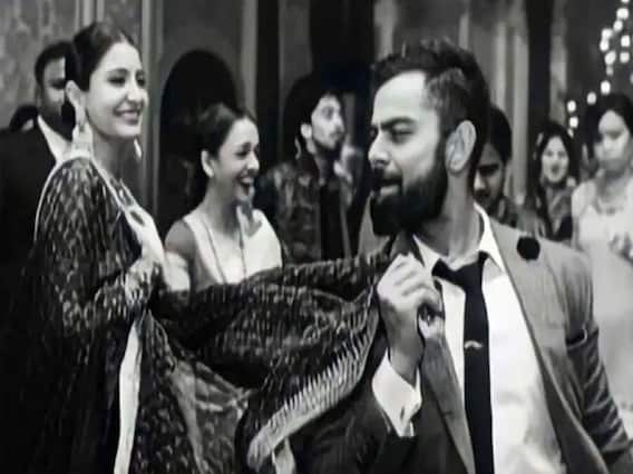 दुपट्टा तेरा नौ रंग दा: Zaheer Khan के रिसेप्शन में Virat Kohli ने Anushka Sharma के दुपट्टे के संग ऐसे किया था जबरदस्त डांस दुपट्टा तेरा नौ रंग दा: Zaheer Khan के रिसेप्शन में Virat Kohli ने Anushka Sharma के दुपट्टे के संग ऐसे किया था जबरदस्त डांस