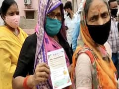 वैक्‍सीन की शॉर्टेज से गोरखपुर में मेगा वैक्‍सीनेशन अभियान को लगा झटका, लोगों की बढ़ी मुश्किलें  