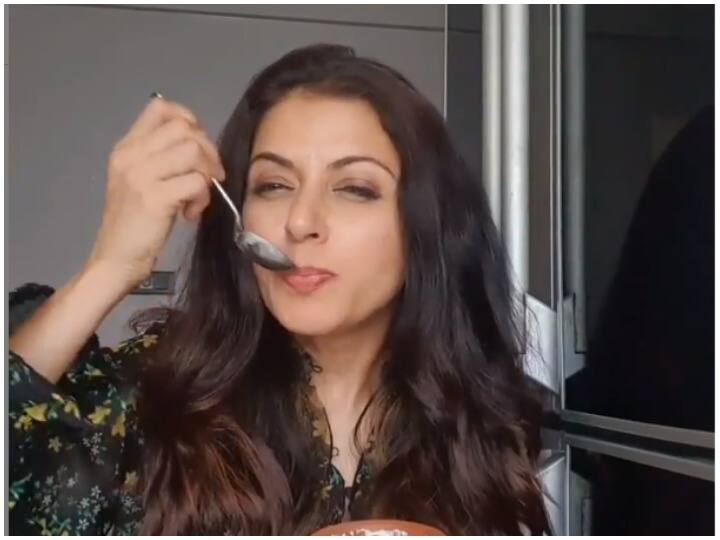 Collagen boosting foods are beauty secrets of Bhagyashree, shares these tips to look young Celebrity Health Tips: कोलेजन बढ़ाने वाले फूड्स हैं भाग्यश्री की खूबसूरती का राज, जवान दिखने के लिए बताया ये टिप्स