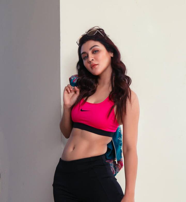 দুই বাংলার রুপোলি পর্দার দর্শকদের মন জয় করেছেন অনায়াসেই। একদিকে অভিনয়, অন্যদিকে পরিণত সৌন্দর্য্য, টলিউডের নায়িকাদের মধ্যে প্রথম সারিতেই রয়েছে জয়া আহসানের নাম। আজ তাঁর জন্মদিন।