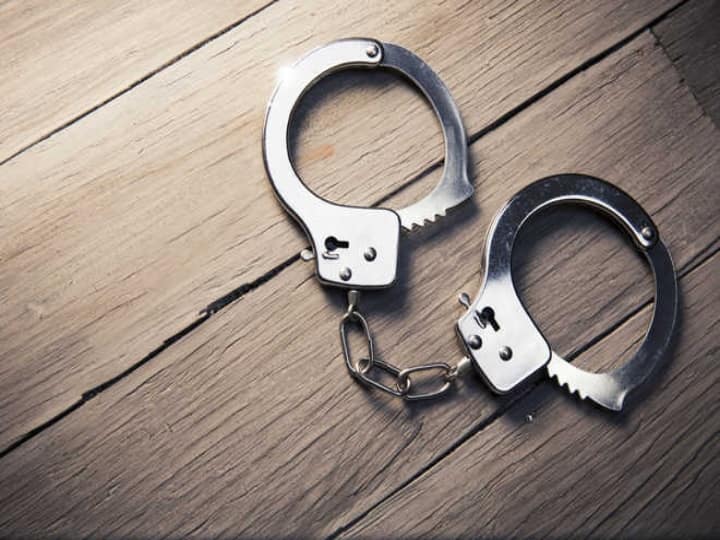 Avinash Yadav, Rape Accused Being Taken For Covid Test Escapes Police Custody At Kandivali Signal Mumbai: Rape Accused Being Taken For Covid Test Escapes From Police Custody At Kandivali Signal