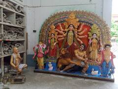 নদিয়ার চাকদায় তৈরি ফাইবারের দুর্গা মূর্তি পাড়ি দিচ্ছে ফিজিতে