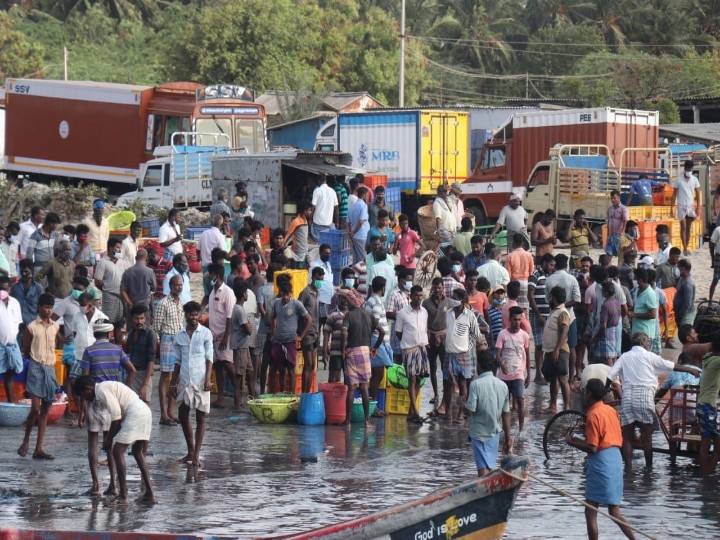 மீன்பிடி தடைகாலத்தில் படகுகளுக்கு முழு ஊரடங்கு; மீனவர்கள் கோரிக்கை !