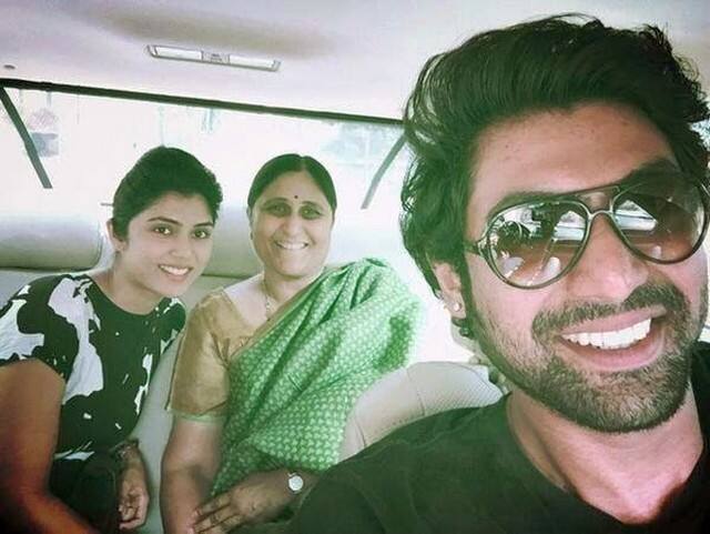 తన తల్లితో కలిసి సెల్ఫీ తీసుకున్న రానా.. ఇదే ఫోటోలో వెంకీ కూతురు కూడా ఉంది