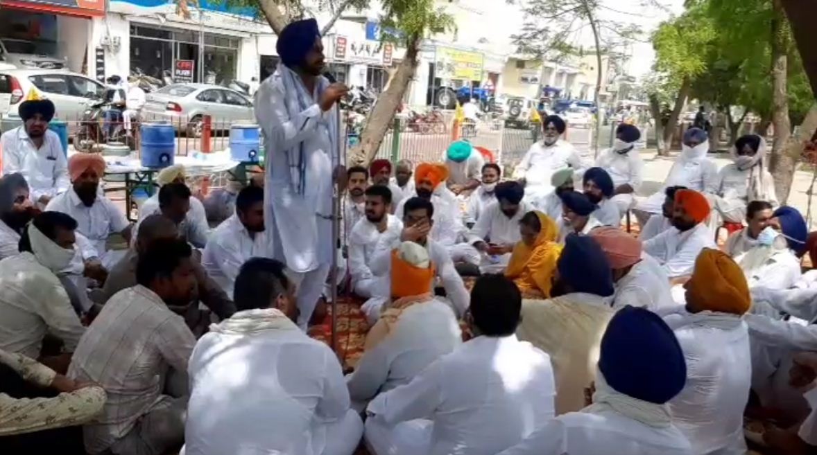 Electricity Crisis in Punjab: ਪੰਜਾਬ 'ਚ ਬਿਜਲੀ ਕੱਟਾਂ ਤੋਂ ਅੱਕ ਲੋਕ, ਸੜਕਾਂ ‘ਤੇ ਉਤਰ ਕਿਸਾਨਾਂ ਵਲੋਂ ਪ੍ਰਦਰਸ਼ਨ