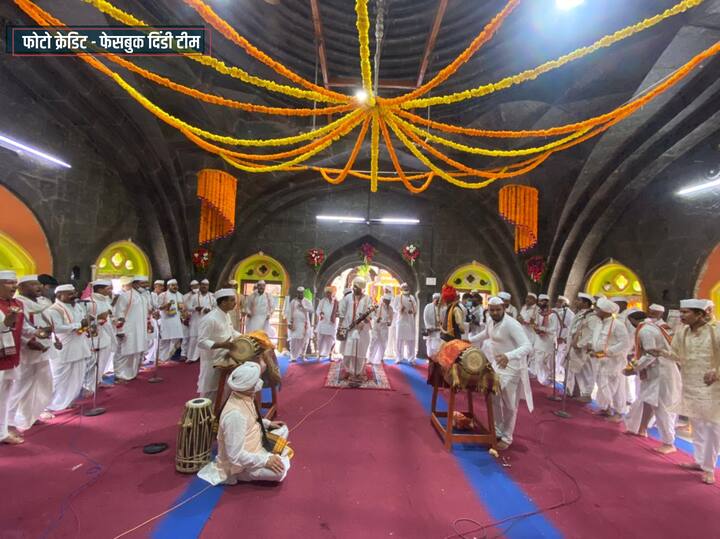 मोजक्याच वारकऱ्यांच्या उपस्थितीत हा सोहळा पार पडणार आहे. बाहेरून एक ही वारकरी देहूनगरीत येऊ नये, म्हणून संचारबंदी लागू करण्यात आली आहे. (फोटो सौजन्य : फेसबुक दिंडी टीम)