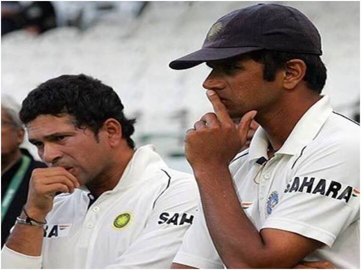 जब द्रविड़ की गलती पर गांगुली और जॉन राइट ने सचिन से मांगी माफी: 2004 में भारत को पाकिस्तान दौरे पर मुल्तान टेस्ट में राहुल द्रविड़ टीम इंडिया के कार्यवाहक कप्तान थे. इस मैच में जब सचिन 194 पर बैटिंग कर रहे थे, तभी द्रविड़ ने अचानक पारी घोषित करके उन्हें वापस बुला लिया. सचिन जब गुस्से में ड्रेसिंग रूम आए तो सभी को लगा था कि अब बवाला होगा. लेकिन सचिन ने द्रविड़ से कहा कि मुझे अकेला छोड़ दो. उसके बाद राइट और गांगुली ने इस बात पर सचिन से माफी मांगी थी.