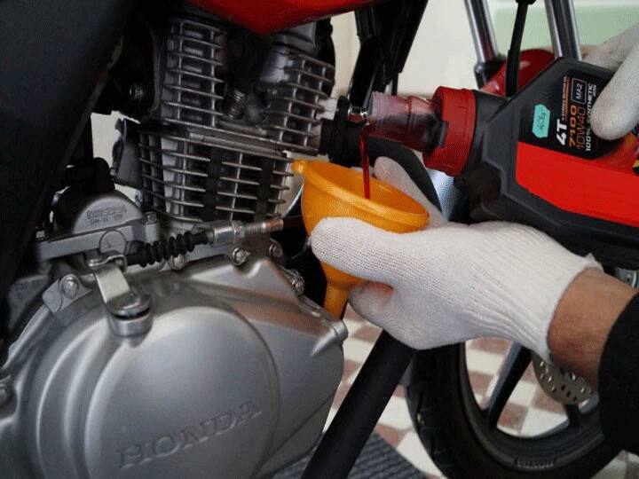 Bike Tips: मोटरसाइकिल स्टार्ट न हो तो क्या करें? ये टिप्स आएंगी आपके बहुत काम How to fix bike starting problem in ignition Motorcycle problems Bike Tips: मोटरसाइकिल स्टार्ट न हो तो क्या करें? ये टिप्स आएंगी आपके बहुत काम