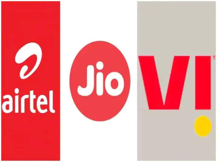Airtel, Vodafone Idea and Reliance jio hikes prepaid mobile tariff. Compare whose tariff is cheaper Costly Prepaid Mobile Recharge: एयरटेल, वोडाफोन आईडिया के बाद रिलायंस जियो ने भी बढ़ाया प्रीपेड टैरिफ, पर जानें किसका प्लान है सस्ता!
