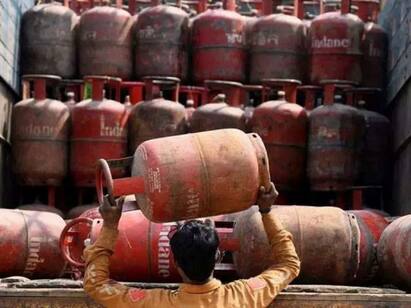 Gas Cylinder Price Hiked in Chennai by 15 rupee Gas Cylinder Price | சரசரவென அதிரடியாக உயர்ந்தது கேஸ் சிலிண்டர் சிலை.. வேதனையில் மக்கள்..