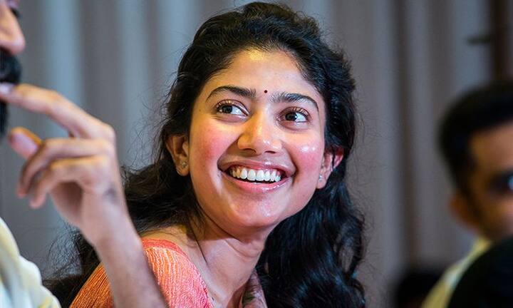 తమిళంలో ధనుష్, సూర్య లాంటి హీరోలతో కలిసి నటించింది. తెలుగులో యంగ్ హీరోలతో కలిసి తెరపై సందడి చేసింది.