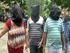 BMC मध्ये नोकरीचं आमिष दाखवून कोट्यवधी रुपये उकळले, टोळीचा पर्दाफाश; एकाच कुटुंबातील चौघे अटकेत